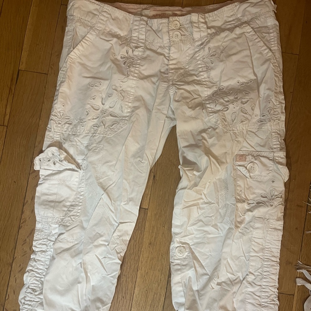SOLD | Miss Me White Capris with Embroidered Details